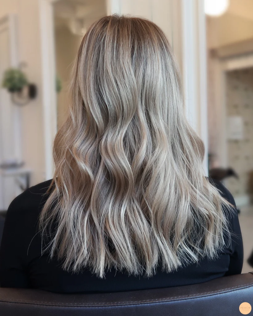 Beige blond hårfärg med babylights