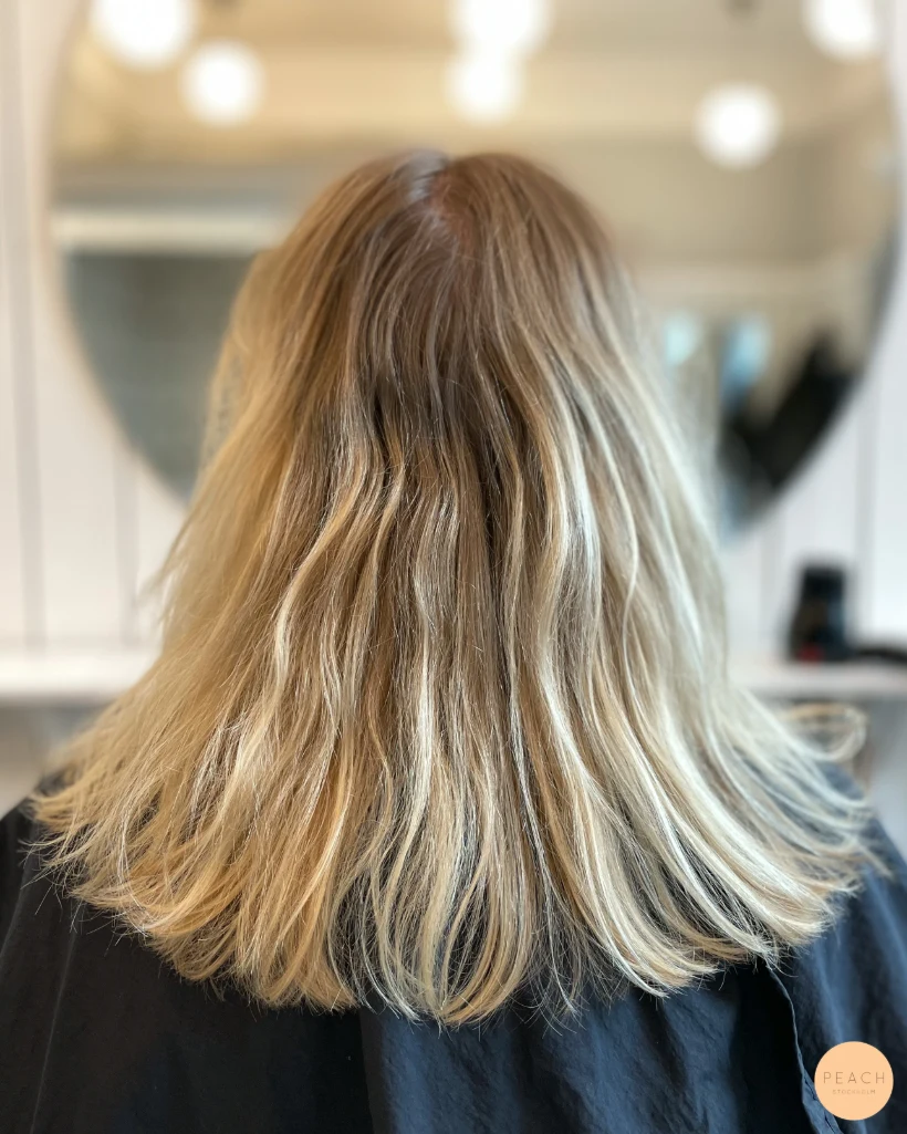 Sand beige hårfärg med beige toner