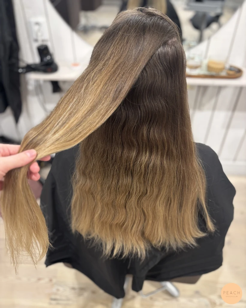 Kall beige blond hårfärg med lobklippning