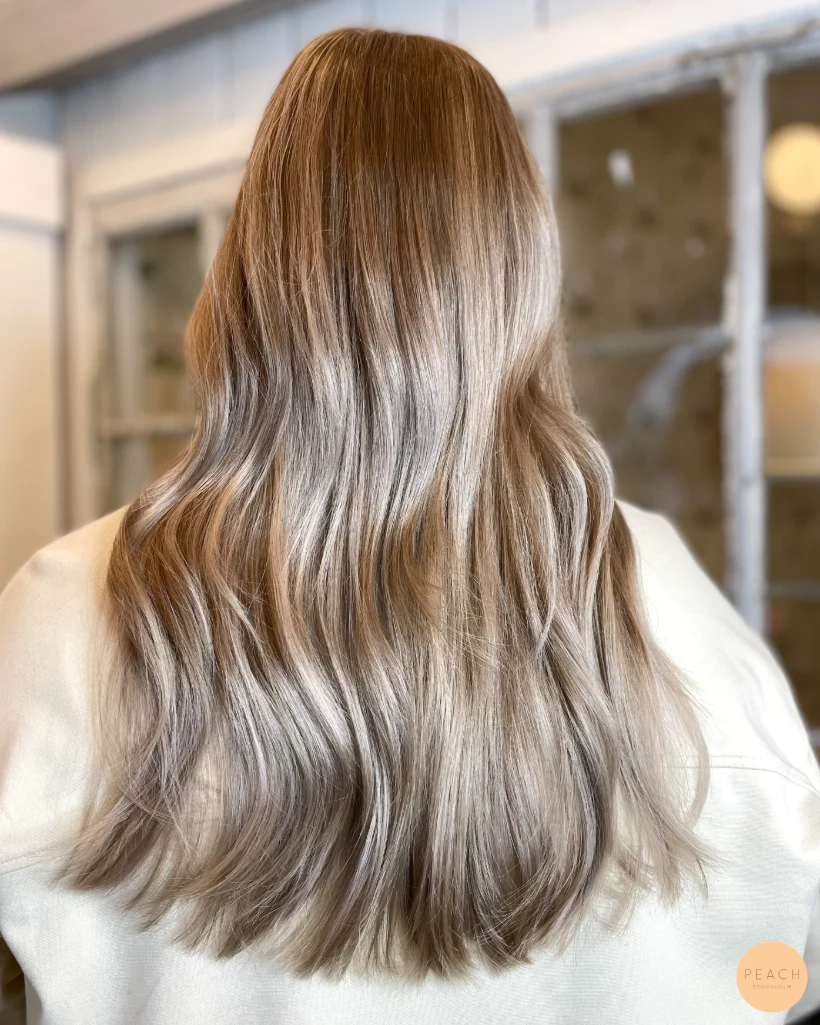 Sand beige hårfärg med bevarad naturlig botten