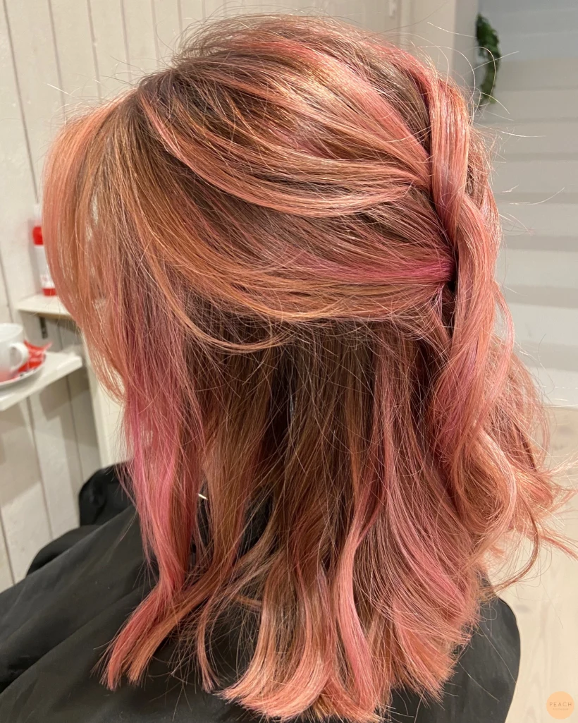 Peach rosa hår