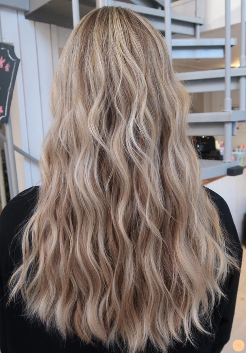 Balayage blond beach waves