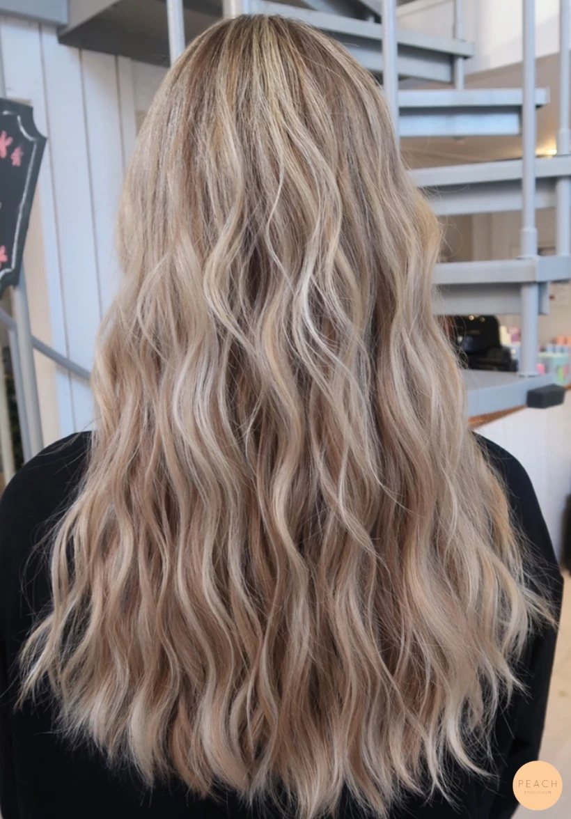 Balayage blond beach waves