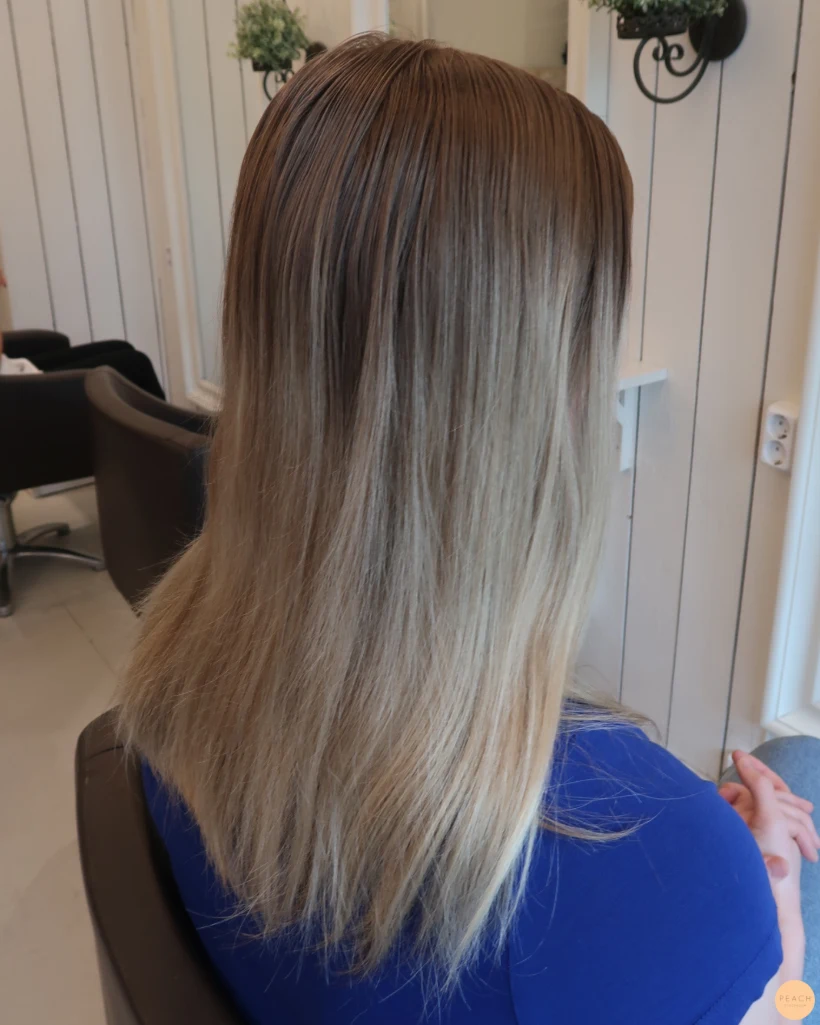 Blond hårfärg i lob frisyr