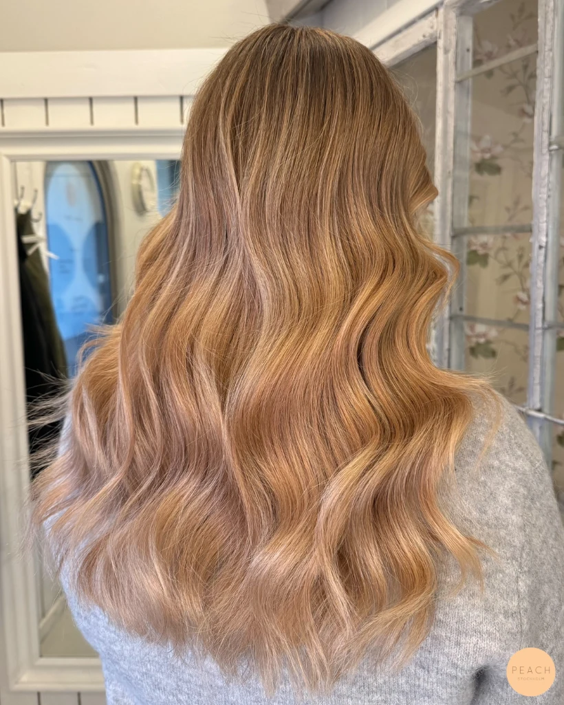 Varm blond hårfärg med extra glans