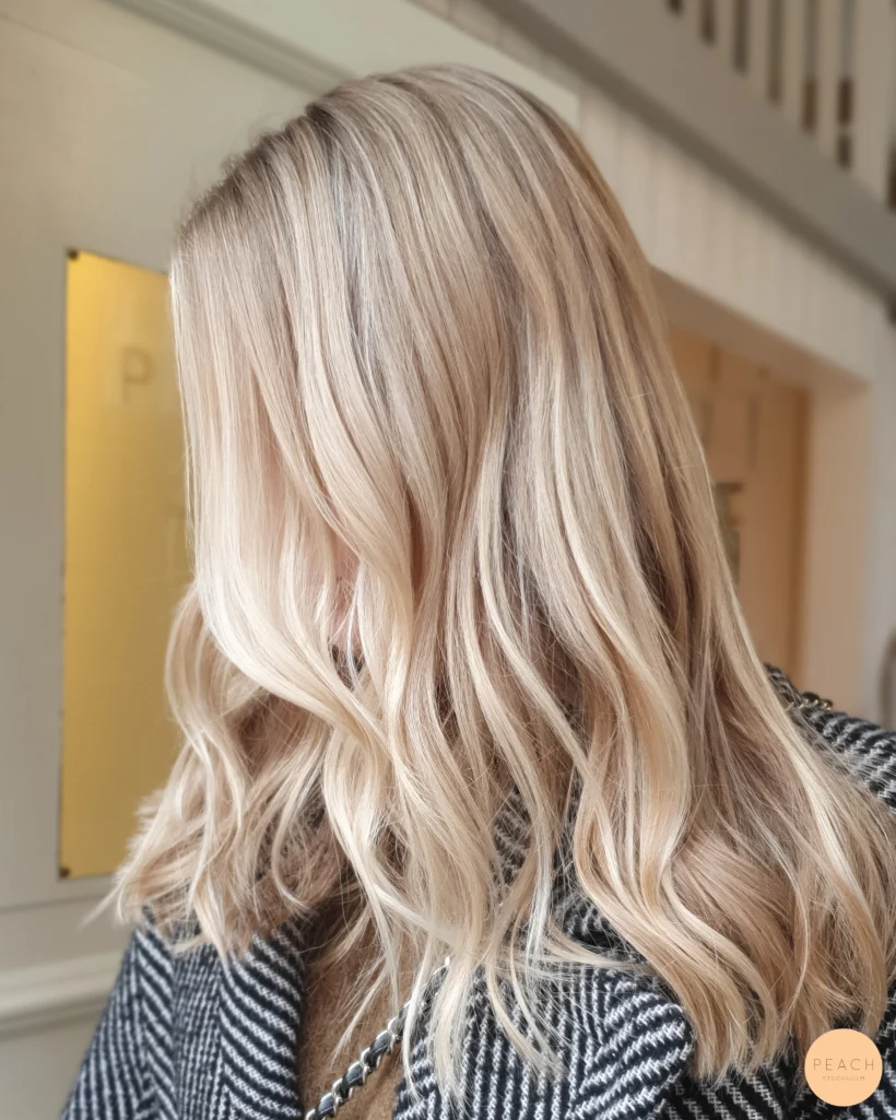 Beige Blond med röda toner