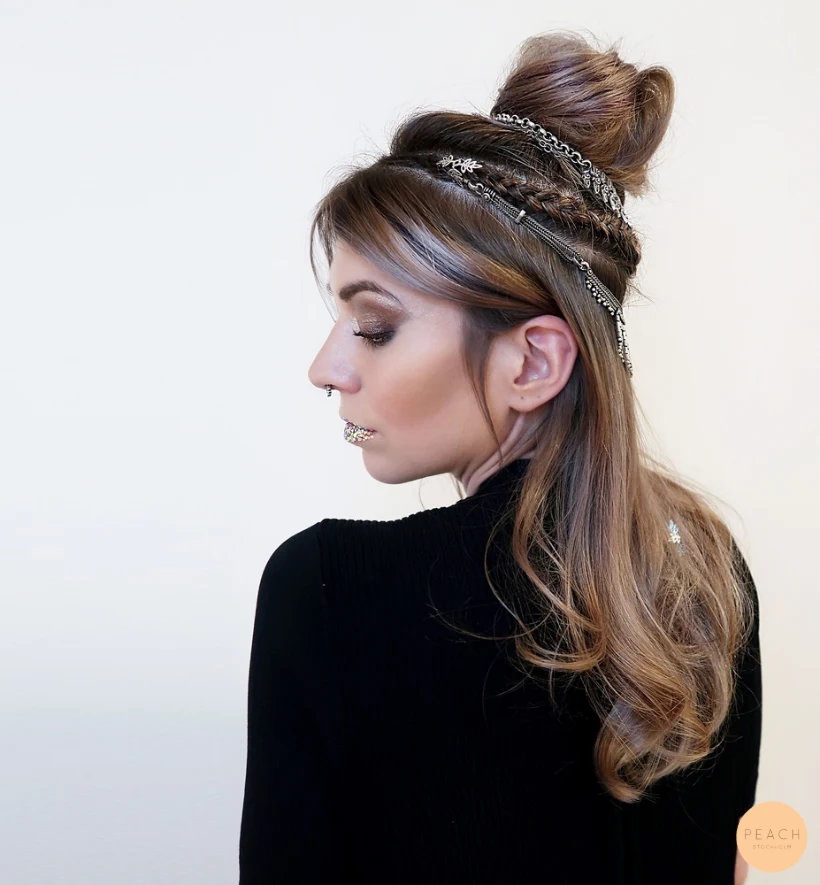 Half-up hair with bun and braids and everything 😍 (Halvuppsatt ball frisyr)