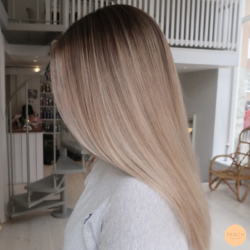 Balayage blond med beige toner