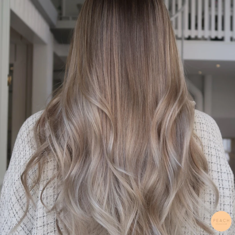 Beige balayage med ljusa slingor