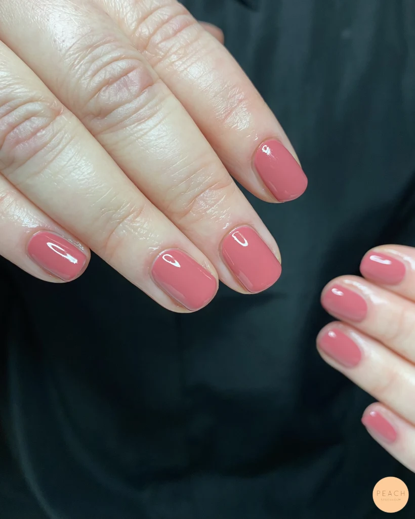 den perfekta rosa nyansen på naglarna