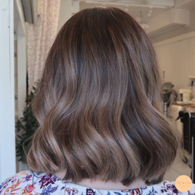 Beige brunt hår
