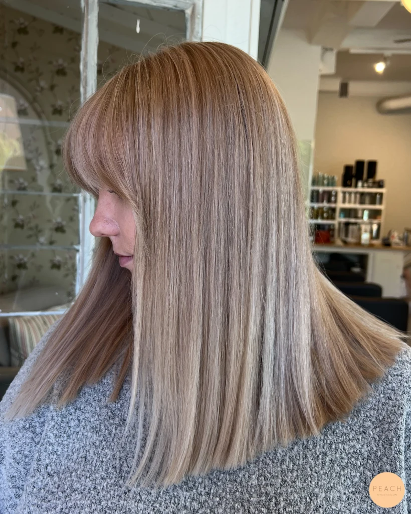 Cream blonde med ljusa slingor