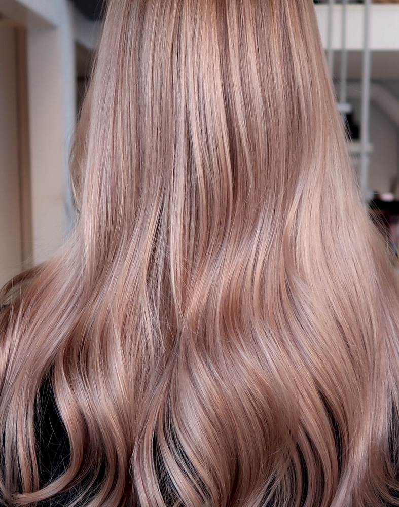 Krämig beige blond med mörkare botten