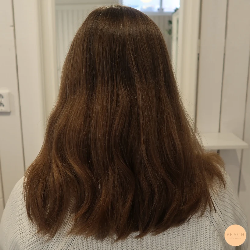 Varm guldig Balayage på mörkt hår