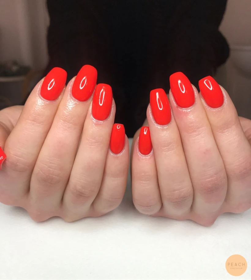 Röd orange naglar