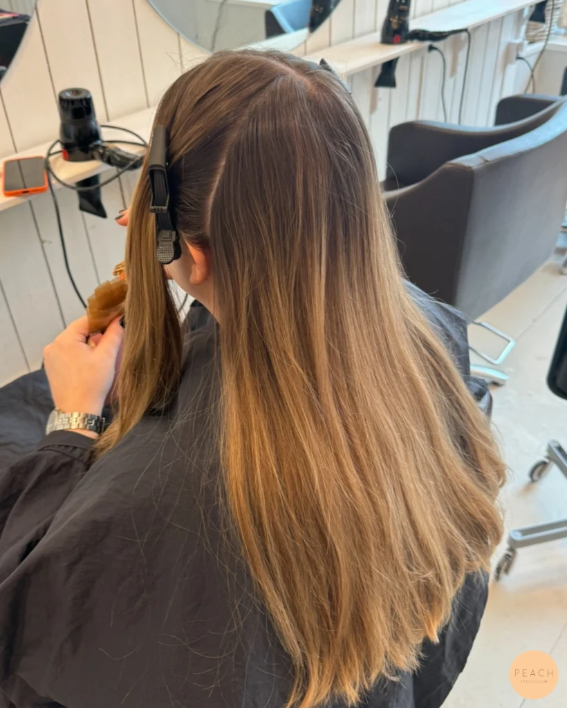 Guldblond hårfärg med mjuka teasylights
