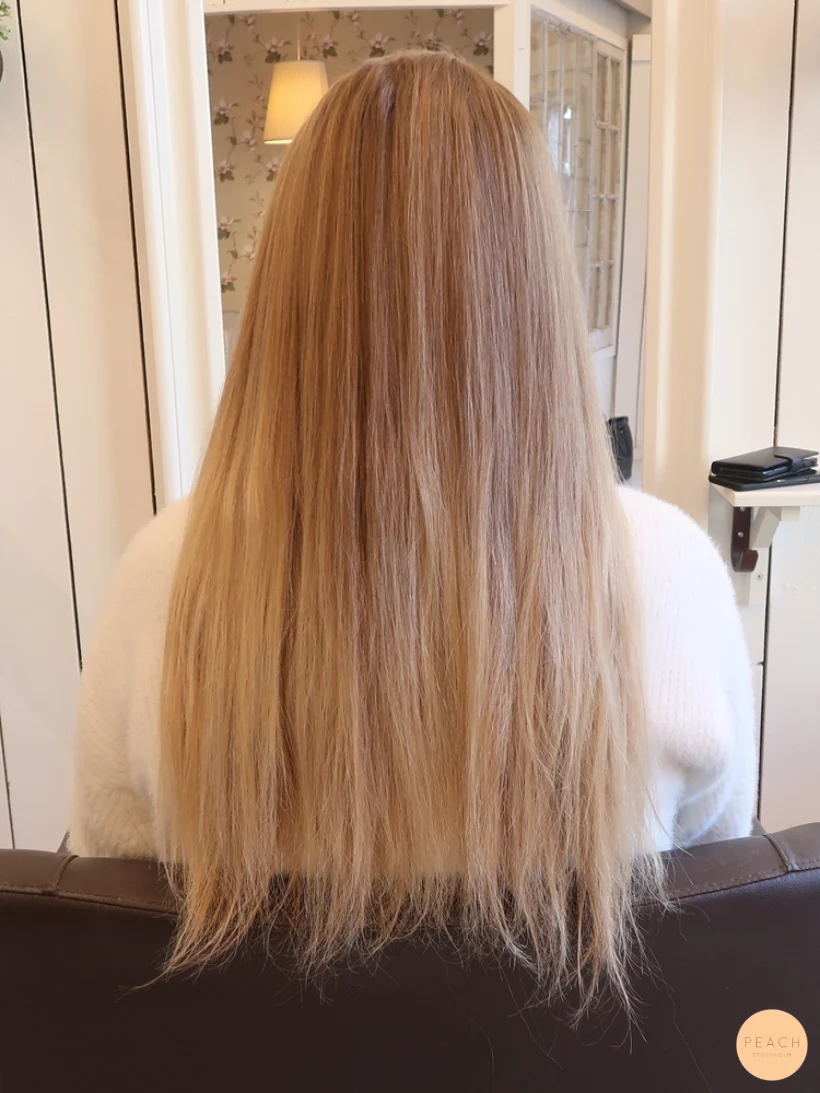 Lyxig blond hårfärg med varm nyansering