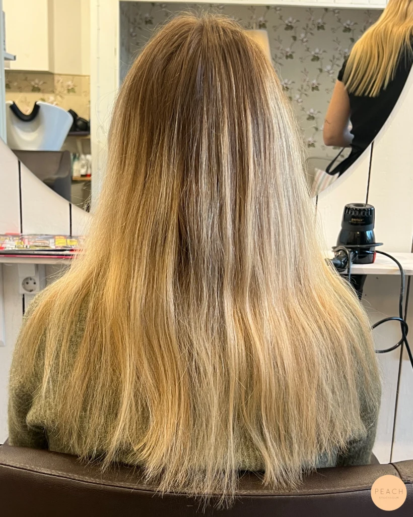 Krämig blond hårfärg med ljus face frame