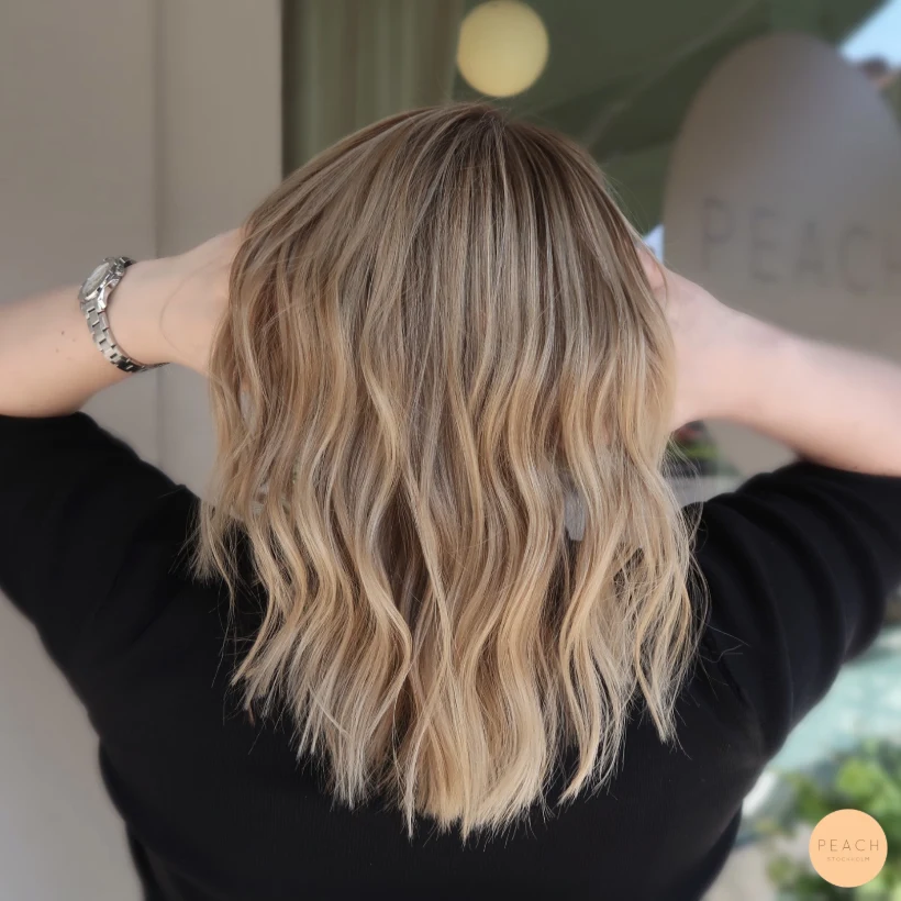 Naturlig beige balayage med lowligts