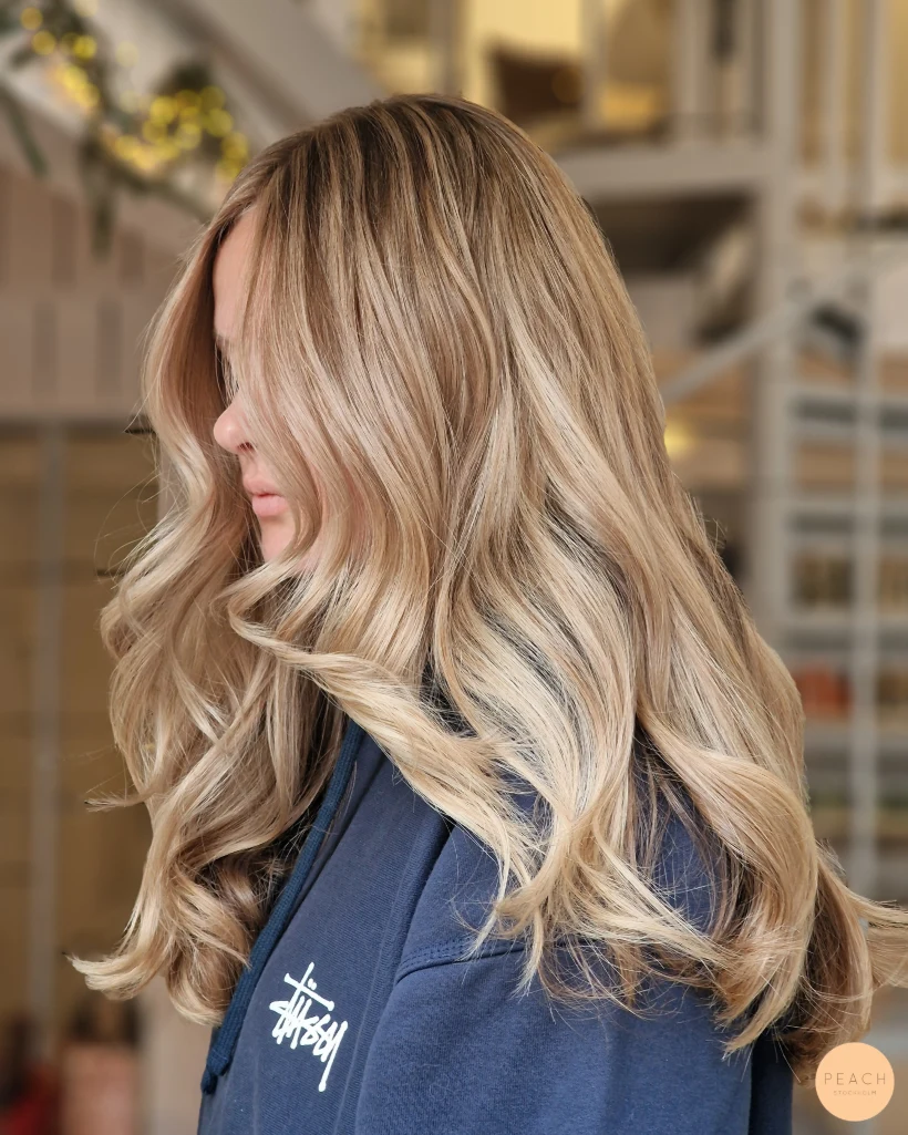 Beige Blonde med röda toner