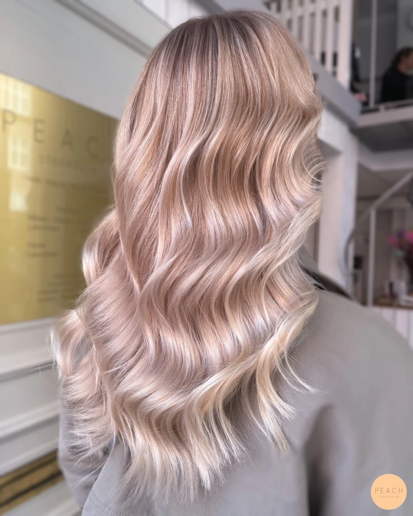 Ljusa upp håret med en lyxig blond nyans