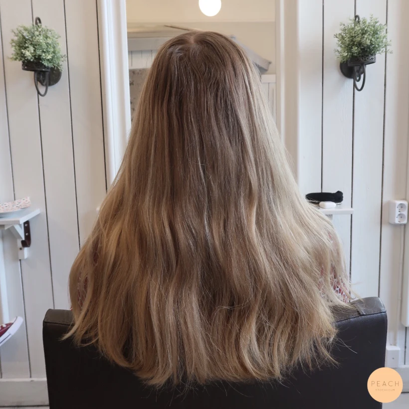 Blont hår med slingor