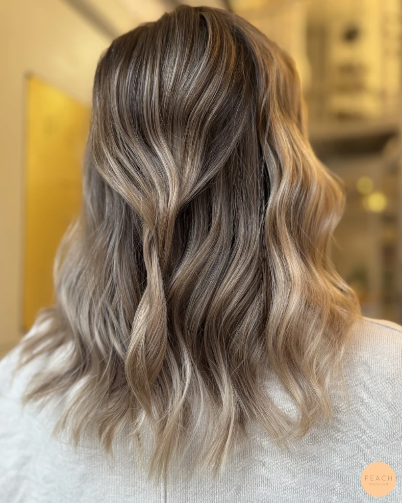 Soft beige blond med beige toner
