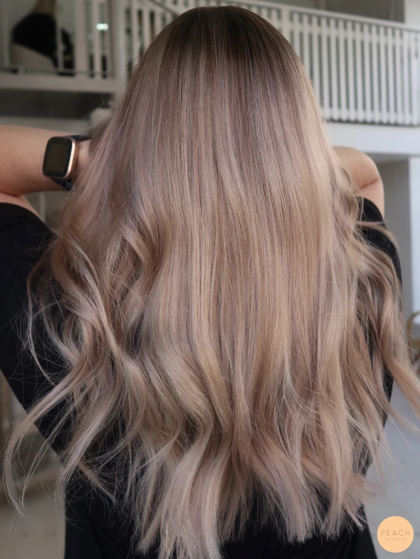 Dov beige blond med kalla slingor