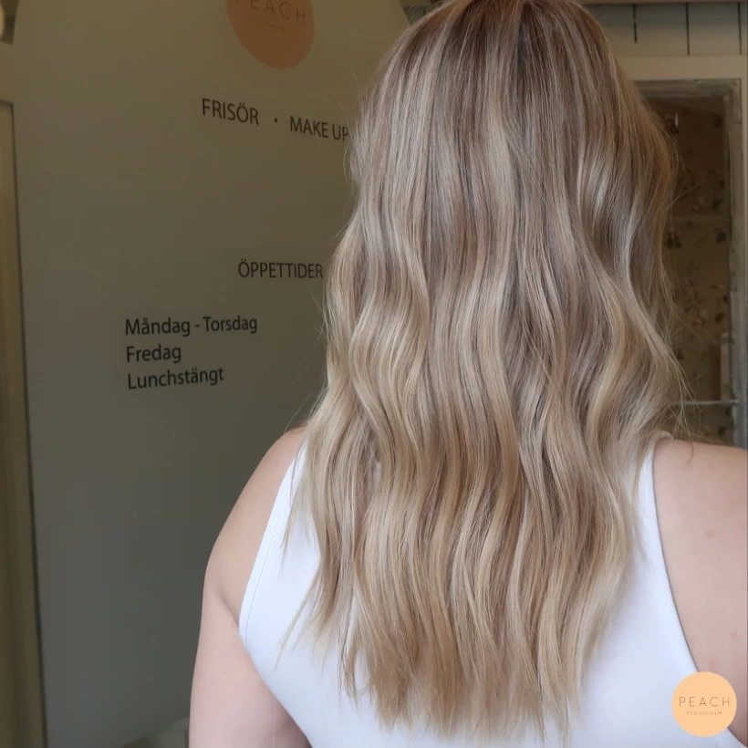 Naturlig blond balayage – salongsresultat av Elin Granqvist, 1 november 2020