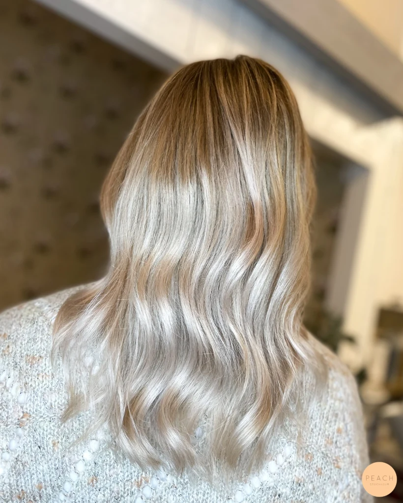 Krispig kall blond hårfärg