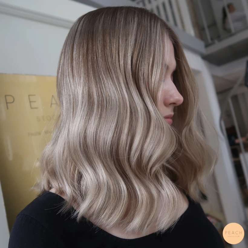 Soft balayage med krämig ton