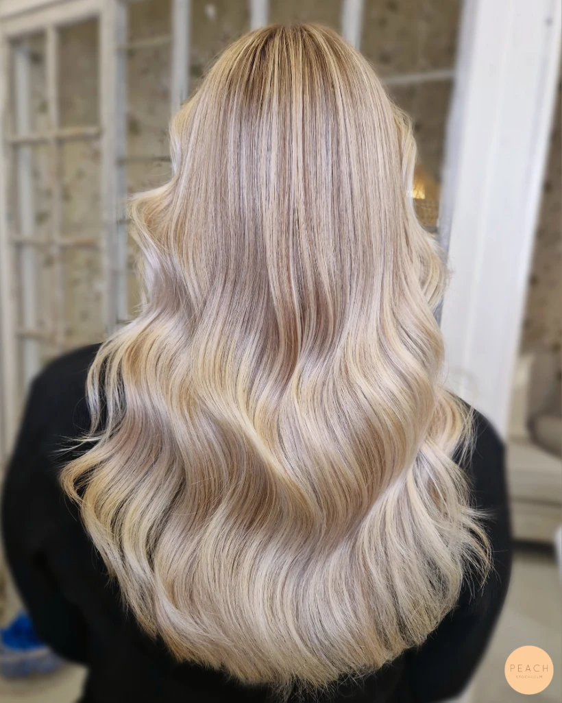 Crispy blonde – salongsresultat av Hanna Ekstrand, 10 februari 2025