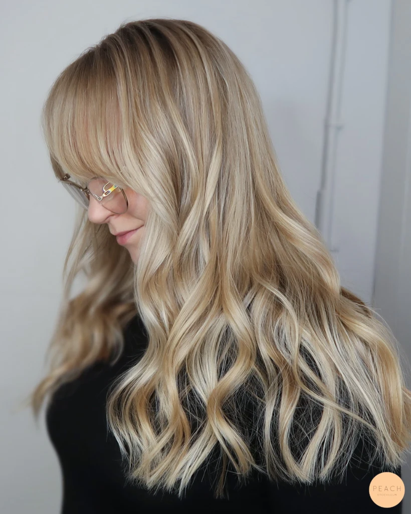 Ljusa slingor med beige blond ton