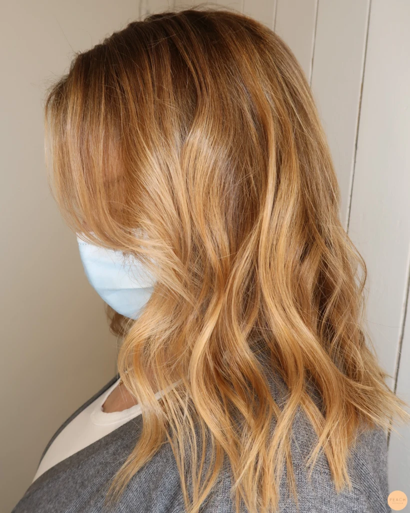 Guldblond hårfärg