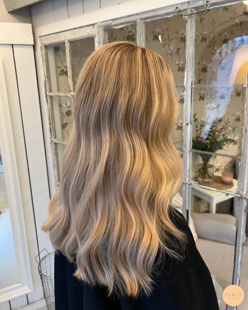 Light peachy blonde hair 🍑