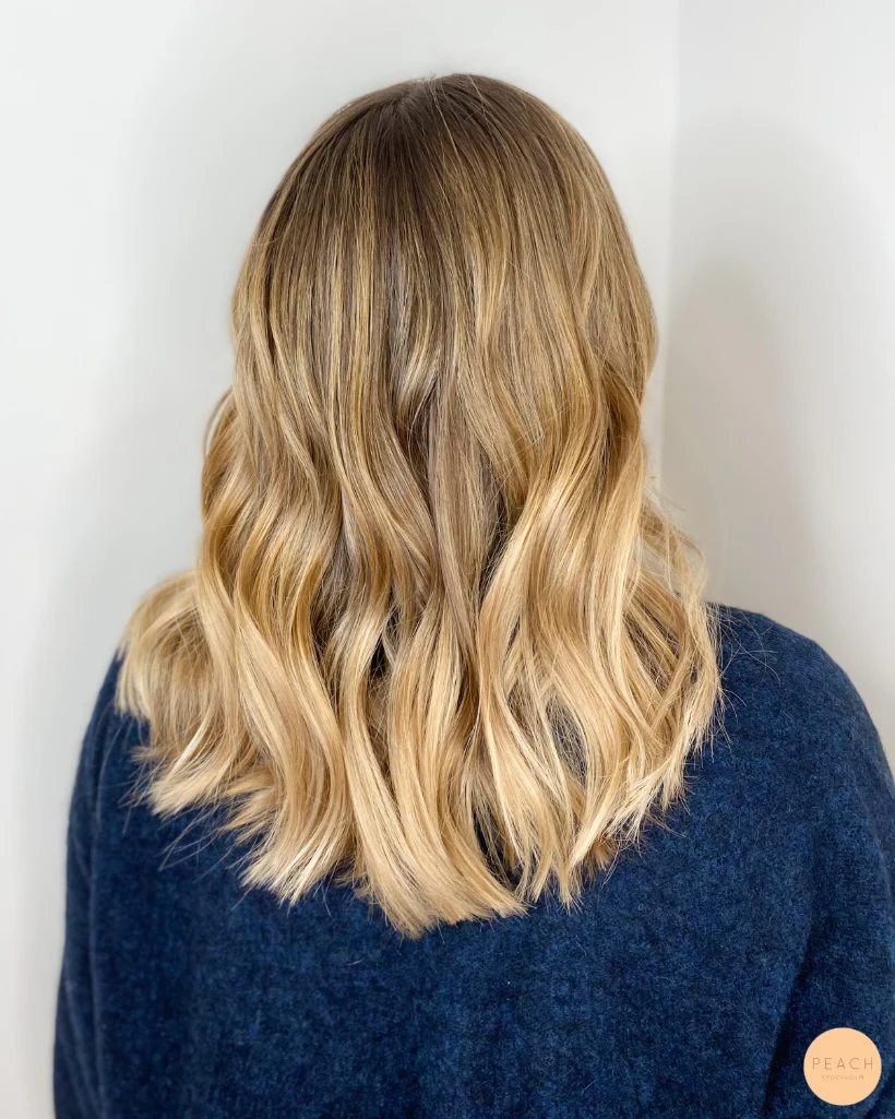 Soft blonde balayage med kortare klippning