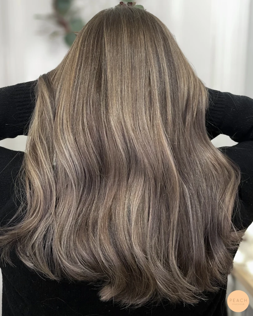 Från balayage till brunt hår med ljusa slingor ✨🤎