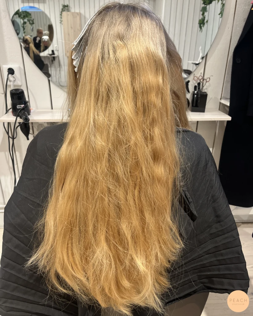 Varm blond hårfärg med krämig ton