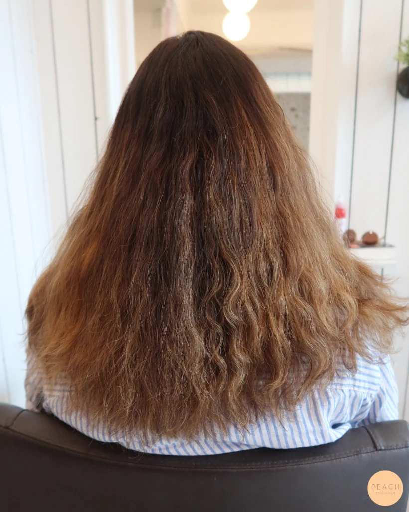 Karamell brun hårfärg med slingor