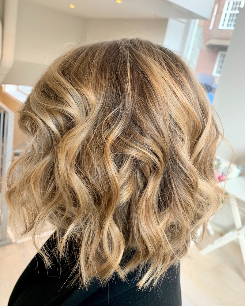 Balayage kort hår blond med root stretch