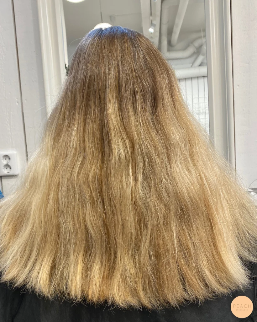 Klar blond hårfärg med rootshadow