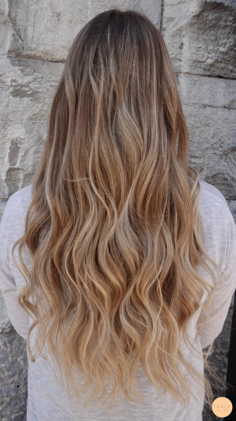 Beige blont hår med ljusa slingor