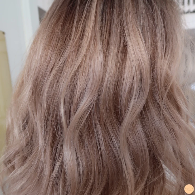 Beige blond lowlights