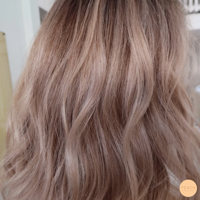 Beige blond lowlights