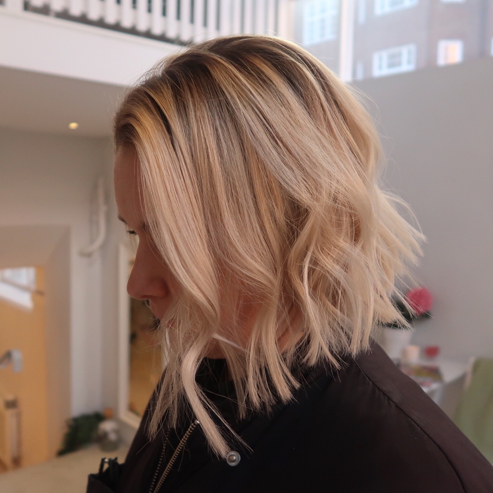 Blond lob hair