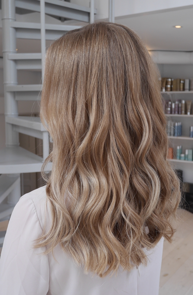 Från ljusblond till mörkblond med skiftningar