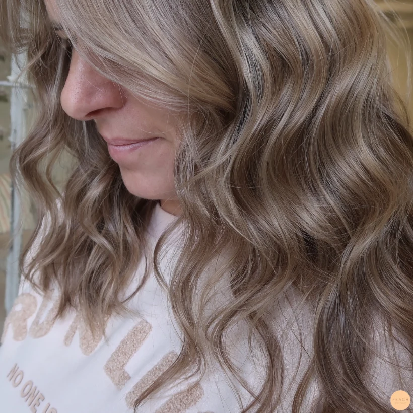 Bronde hårfärg med ljusa slingor