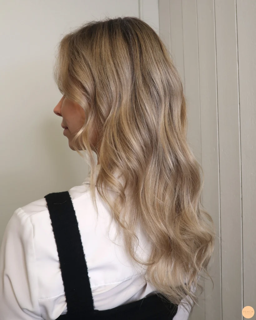 Beige blond balayage