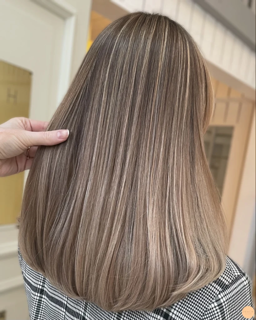 Sval beige blond hårfärg
