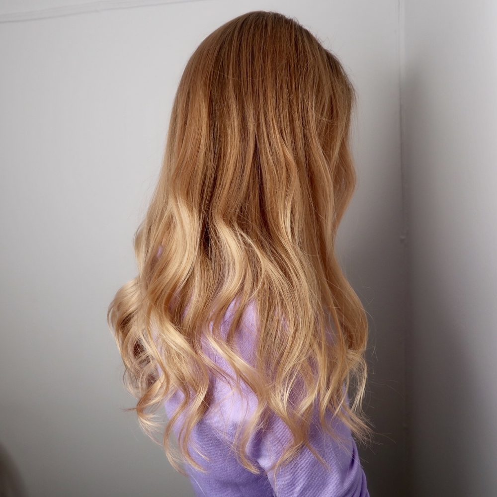 Varm blond kopprig guld hårfärg